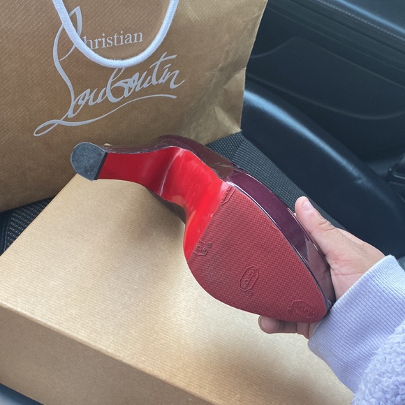 Christian louboutin original to small for me good quality comes with dust Bag - Picture 2 of 3